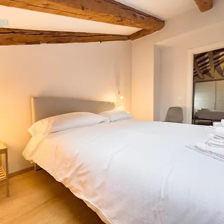 Mazzini 9 Tirabora Short Rent Apartament Triest