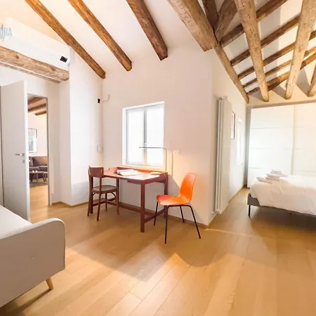 Mazzini 9 Tirabora Short Rent * Triest