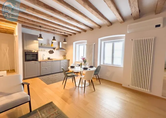 Appartement Mazzini 9 Tirabora Short Rent Triëst