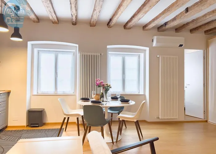 Mazzini 9 Tirabora Short Rent Triëst