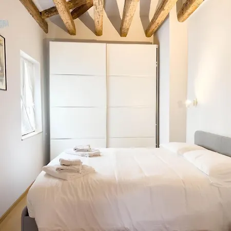 Apartman Mazzini 9 Tirabora Short Rent *