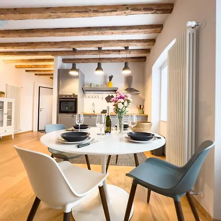 Apartment Mazzini 9 Tirabora Short Rent