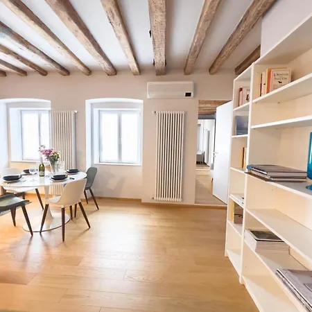 Apartment Mazzini 9 Tirabora Short Rent