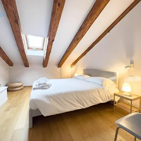 Mazzini 9 Tirabora Short Rent Apartment