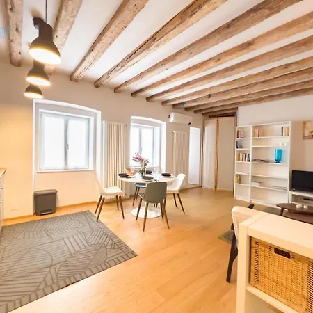 Mazzini 9 Tirabora Short Rent * Trieste