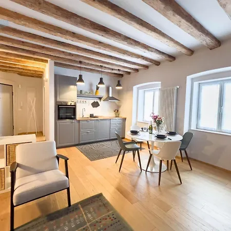 Apartment Mazzini 9 Tirabora Short Rent