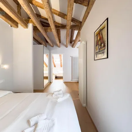 Apartment Mazzini 9 Tirabora Short Rent