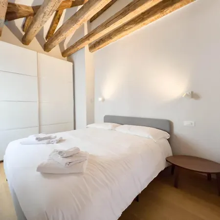 Mazzini 9 Tirabora Short Rent Apartment